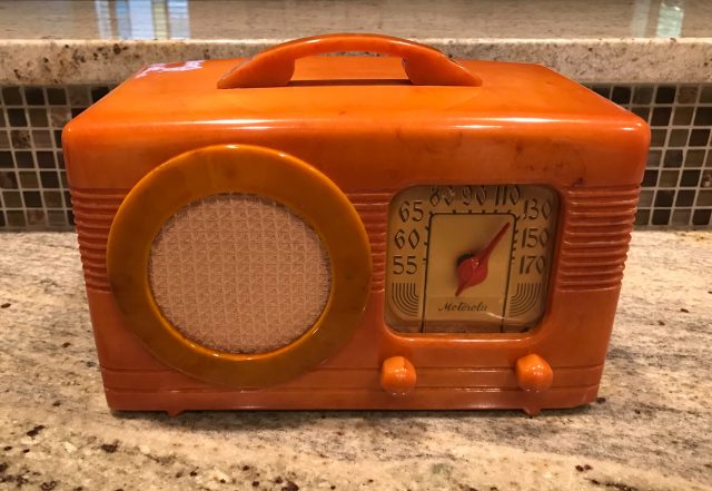 1965 Vintage MILOVAC PR-601 Transistor Radio w/ Bluetooth. Selectron I –  Sustainable Deco, Inc.