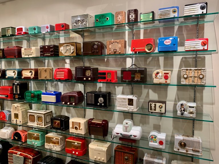 World’s Best Radio Collection? Radios Past