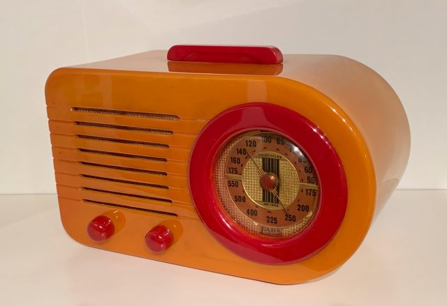 Poste radio vintage Radialva Emmaüs Etikette